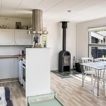 2 Bedroom Gorgeous In Hébergement de vacances *