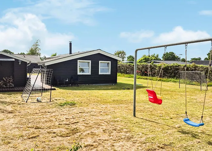 2 Bedroom Gorgeous In Semesterbostad *